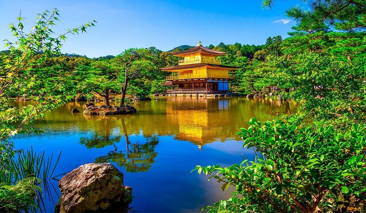 Kyoto City in Spring: Floral Beauty and Natural Tranquility